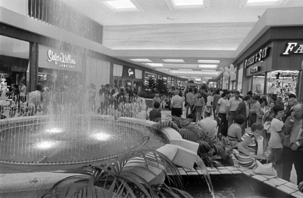 Westwood Mall - OLD PHOTO OF MALL